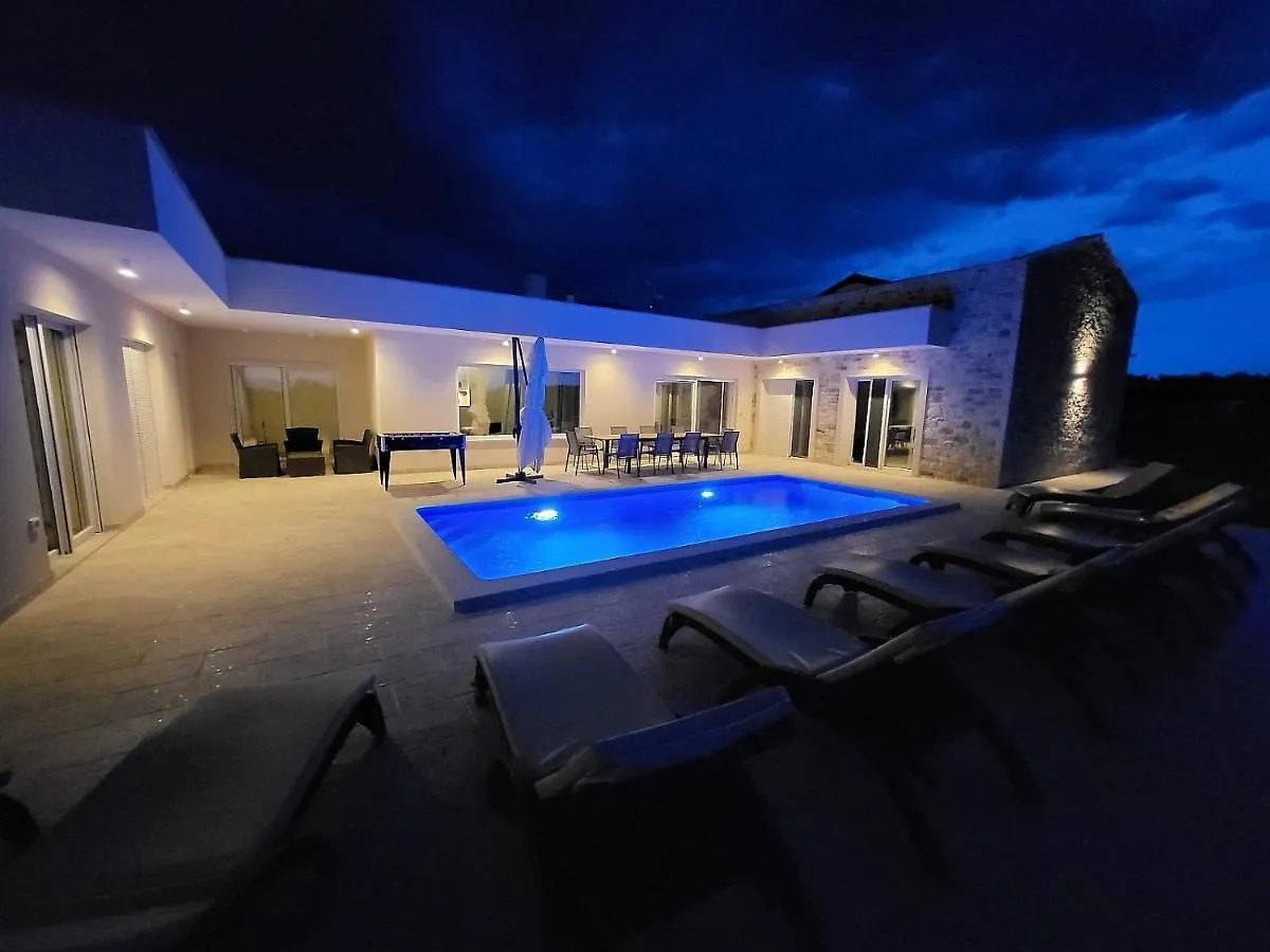 Villa Mare E Monti With Heated Pool Umag