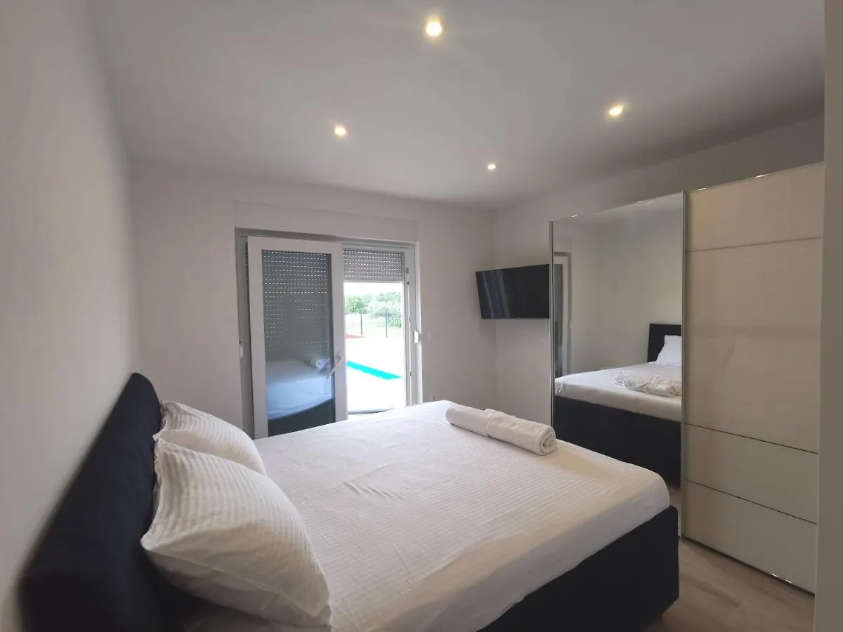 Villa Mare E Monti With Heated Pool Umag