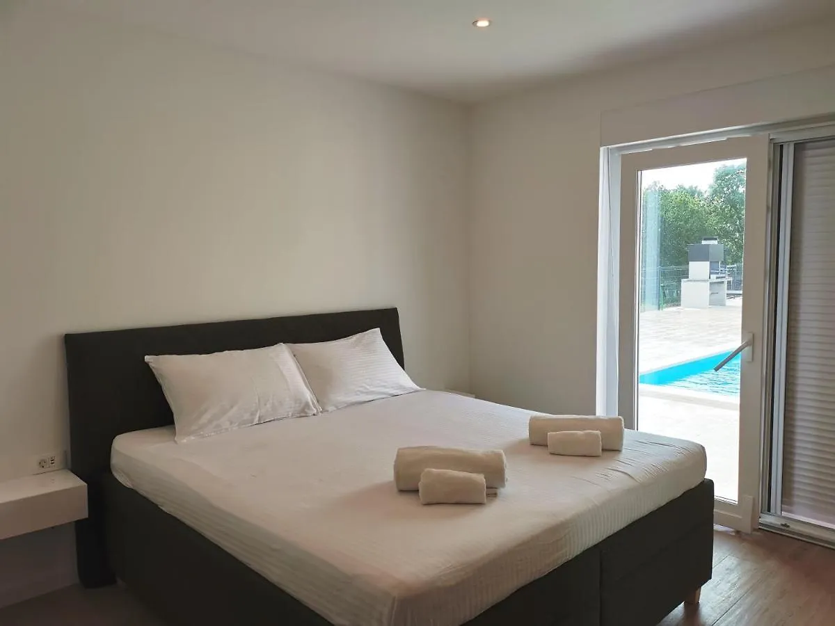 Villa Mare E Monti With Heated Pool Umag