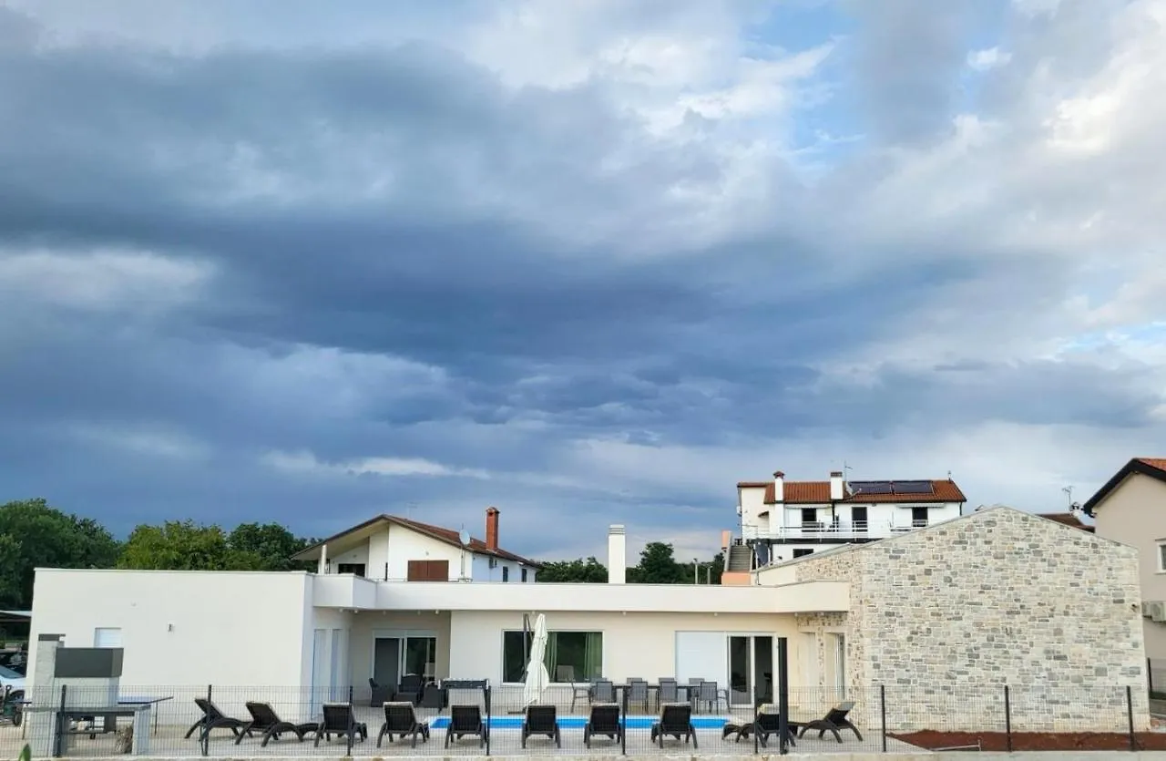 Villa Mare E Monti With Heated Pool Umag
