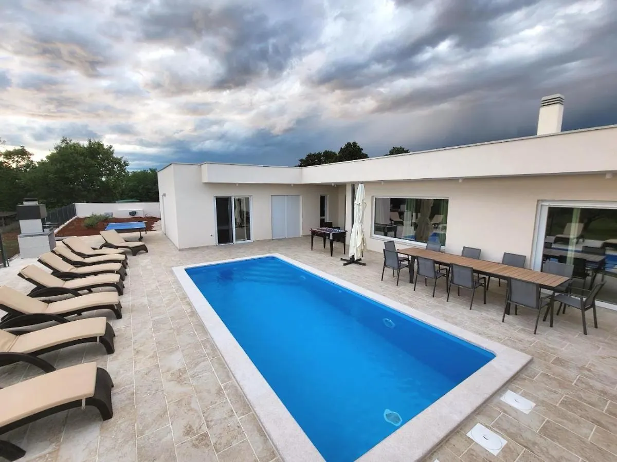 Villa Mare E Monti With Heated Pool Umag